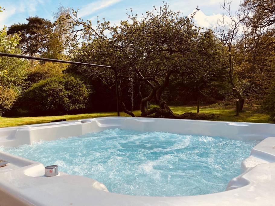Forestry Cottage. Hot Tub, Open Fire, Dog Friendly Gaywood Exterior photo