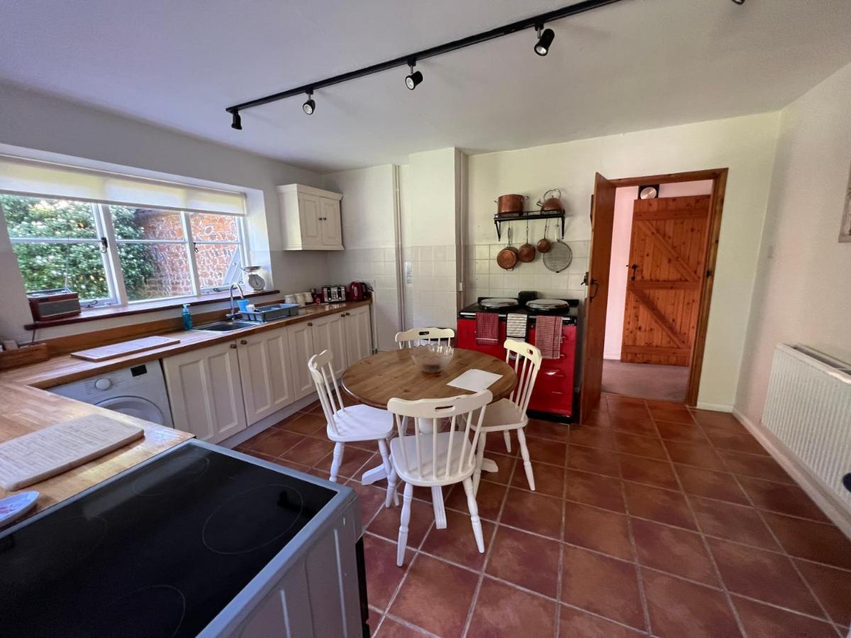 Forestry Cottage. Hot Tub, Open Fire, Dog Friendly Gaywood Exterior photo